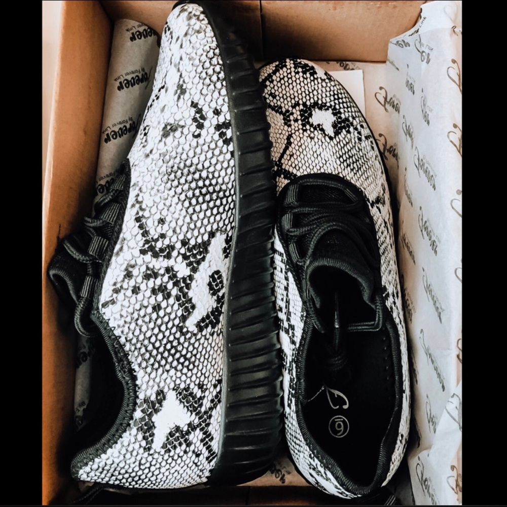 Various Sizes Snake Print Sneakers